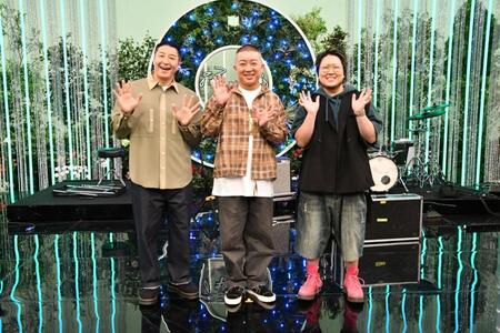 「ギャン泣きＦＥＳ」公開収録に登壇した（左から）チョコレートプラネット・長田庄平、チョコレートプラネット・松尾駿、こっちのけんと