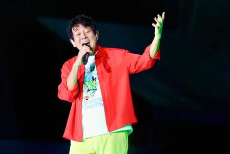 熱唱するＴＵＢＥの前田亘輝（撮影・中島達哉）