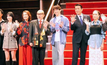 （左から）林瑠奈、一路真輝、竹中直人、有澤樟太郎、別所哲也、豊原江理佳