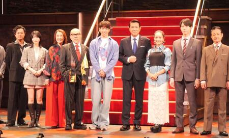 会見に出席した（左から）上川一哉、林瑠奈、一路真輝、竹中直人、有澤樟太郎、別所哲也、豊原江理佳、山崎大輝、福田転球