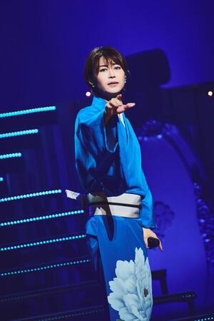 東京公演で熱唱する氷川きよし