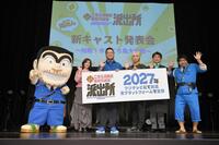 記念撮影に応じる（左から）Ｍ・Ａ・Ｏ、落合福嗣、蒼井翔太、坂本頼光、インポッシブル・ひるちゃん（撮影・千葉大輝）