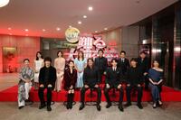 （前列左から）真矢ミキ、佐々木蔵之介、趣里、織田裕二、白洲迅、ユースケ・サンタマリア、水野美紀、（後列左から）齊藤なぎさ、藤吉夏鈴、野呂佳代、甲本雅裕、伊藤淳史、本広克行監督