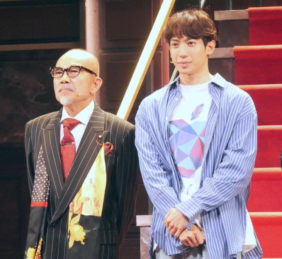 　竹中直人（左）と有澤樟太郎