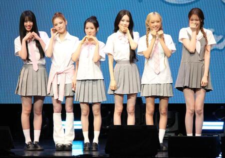 ポーズを決める（左から）ＫＯＫＯ、ＭＡＩ、ＲＹＵ　ＳＡ　ＲＡＮＧ、ＢＡＮＧ　ＪＥＥ　ＭＩＮ、ＣＨＯＩ　ＪＵＮＧ　ＥＵＮ、ＪＥＯＮＧ　ＳＡＥ　ＢＩ