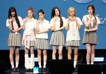 ポーズを決める（左から）ＫＯＫＯ、ＭＡＩ、ＲＹＵ　ＳＡ　ＲＡＮＧ、ＢＡＮＧ　ＪＥＥ　ＭＩＮ、ＣＨＯＩ　ＪＵＮＧ　ＥＵＮ、ＪＥＯＮＧ　ＳＡＥ　ＢＩ