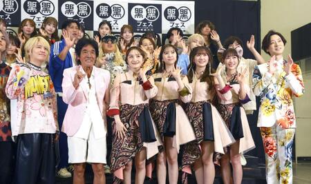 　「黒フェス」に出演する（左から）手越祐也、松崎しげる、百田夏菜子、玉井詩織、佐々木彩夏、高城れに、山内惠介（撮影・中島達哉）