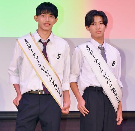 グランプリと準グランプリ輝いた（左から）鈴木康聖、橋本偉史（撮影・千葉大輝）