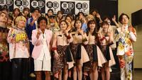 囲み取材前にフォトセッションに応じる（前列左から）Ｔ．Ｎ．Ｔ・ｋｙｏｈｅｙ、Ｔ．Ｎ．Ｔ・手越祐也、松崎しげる、ももいろクローバーＺの百田夏菜子、玉井詩織、佐々木彩夏、高城れに、山内惠介（撮影・中島達哉）