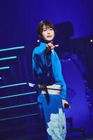 東京公演で熱唱する氷川きよし