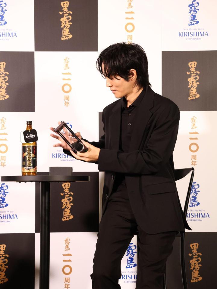 霧島酒造「黒霧島」新ＣＭ発表会に登壇した俳優の松坂桃李