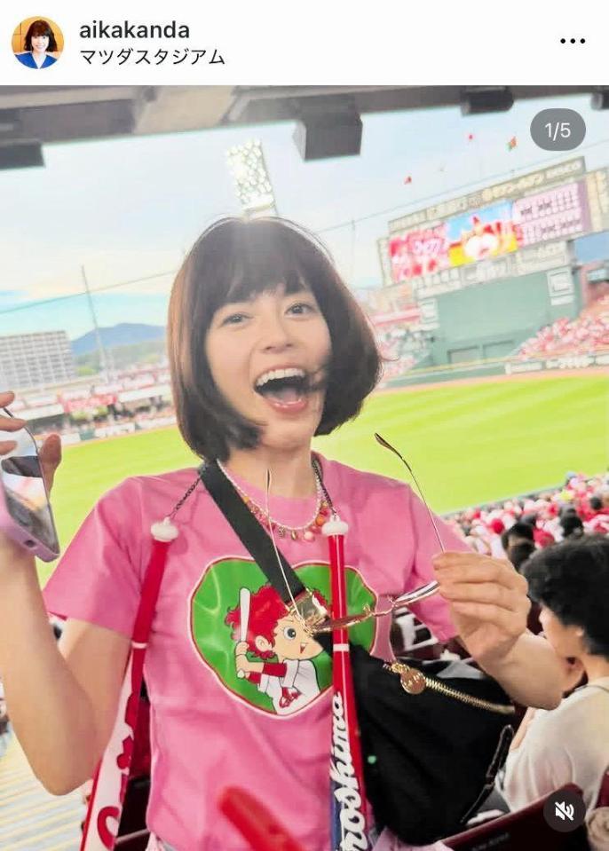 後方の大型ビジョンに自身が歌う姿が！マツダで応援する神田愛花。インスタグラム＠ａｉｋａｋａｎｄａ（９月６日付）より