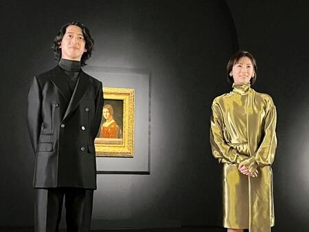 レオナルド・ダ・ヴィンチ「女性の肖像」（奥）と北川景子（右）、角野隼斗
