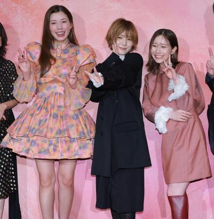 トークで会場を盛り上げた（左から）仲里依紗、松岡茉優、田中みな実（撮影・金田祐二）