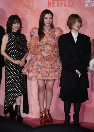 笑顔の（左から）永作博美、仲里依紗、松岡茉優（撮影・金田祐二）