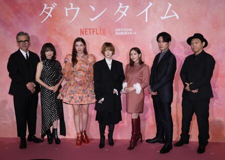 トークで盛り上げた（左から）渡部篤郎、永作博美、仲里依紗、松岡茉優、田中みな実、間宮祥太朗、Ｙｕｋｉ　Ｓａｉｔｏ監督（撮影・金田祐二）