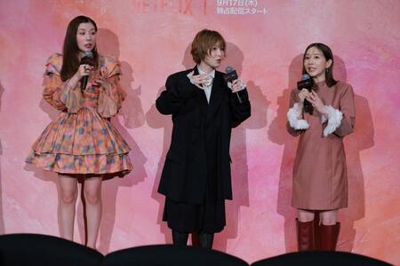 トークで盛り上がる（左から）仲里依紗、松岡茉優、田中みな実（撮影・金田祐二）