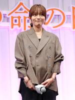 ふっくらしたお腹で笑顔を見せる川口春奈（撮影・伊藤笙子）