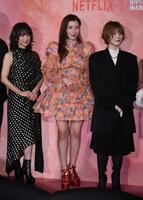 笑顔の（左から）永作博美、仲里依紗、松岡茉優（撮影・金田祐二）