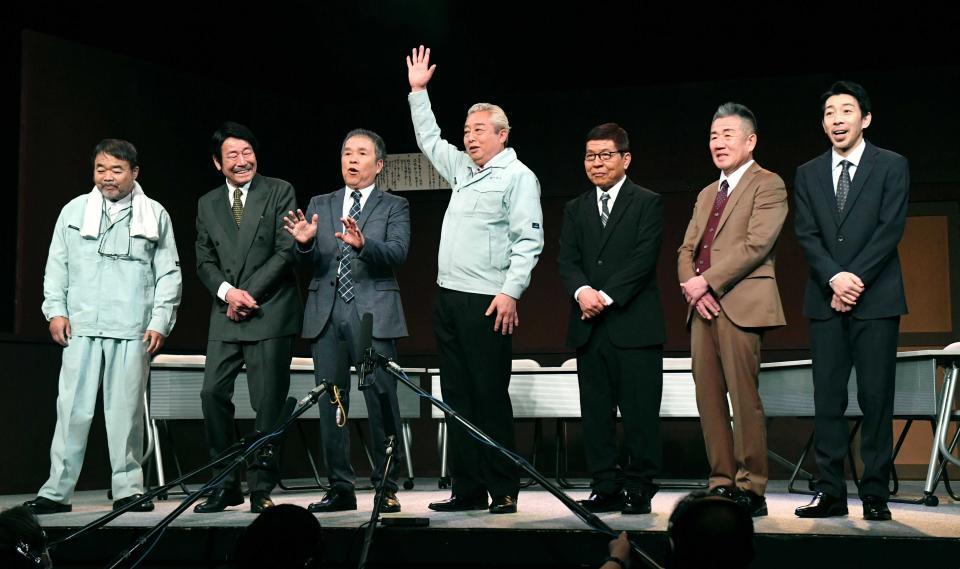 （左から）グレート義太夫さん、ダンカン、つまみ枝豆、ガダルカナル・タカ、松尾伴内、ラッシャー板前、柳憂怜＝２０２３年３月