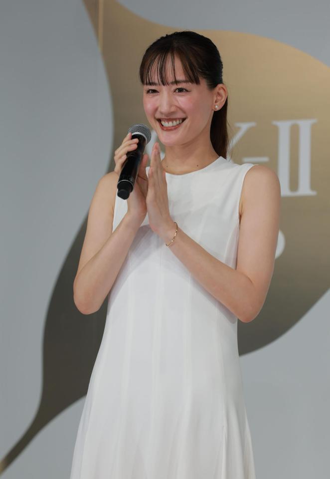 笑顔でトークする綾瀬はるか（撮影・金田祐二）