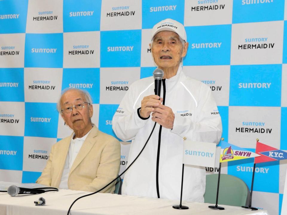 ２０２７年春にヨットでの単独無寄港太平洋横断に挑戦する堀江謙一氏（右）