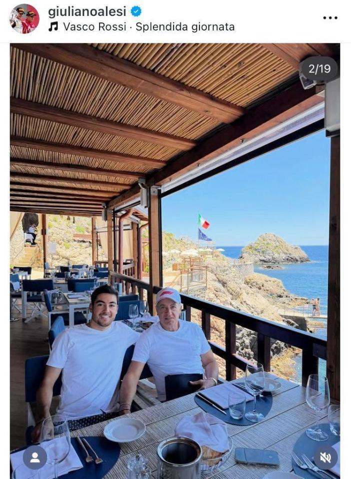 長男ジュリアーノ（左）と父・アレジ氏。ジュリアーノのインスタグラム＠ｇｉｕｌｉａｎｏａｌｅｓｉ（９月５日付）より