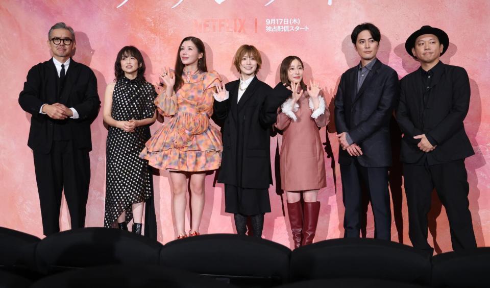 会場を盛り上げた（左から）渡部篤郎、永作博美、仲里依紗、松岡茉優、田中みな実、間宮祥太朗、Ｙｕｋｉ　Ｓａｉｔｏ監督（撮影・金田祐二）