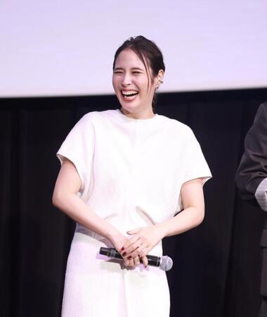 笑顔を見せる広瀬アリス（撮影・石井剣太郎）