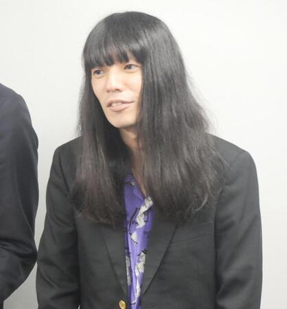 取材会に出席した金属バット・友保隼平