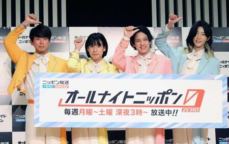 ポーズを決めるモナキの（左から）じん、おヨネ、ケンケン、サカイＪｒ．