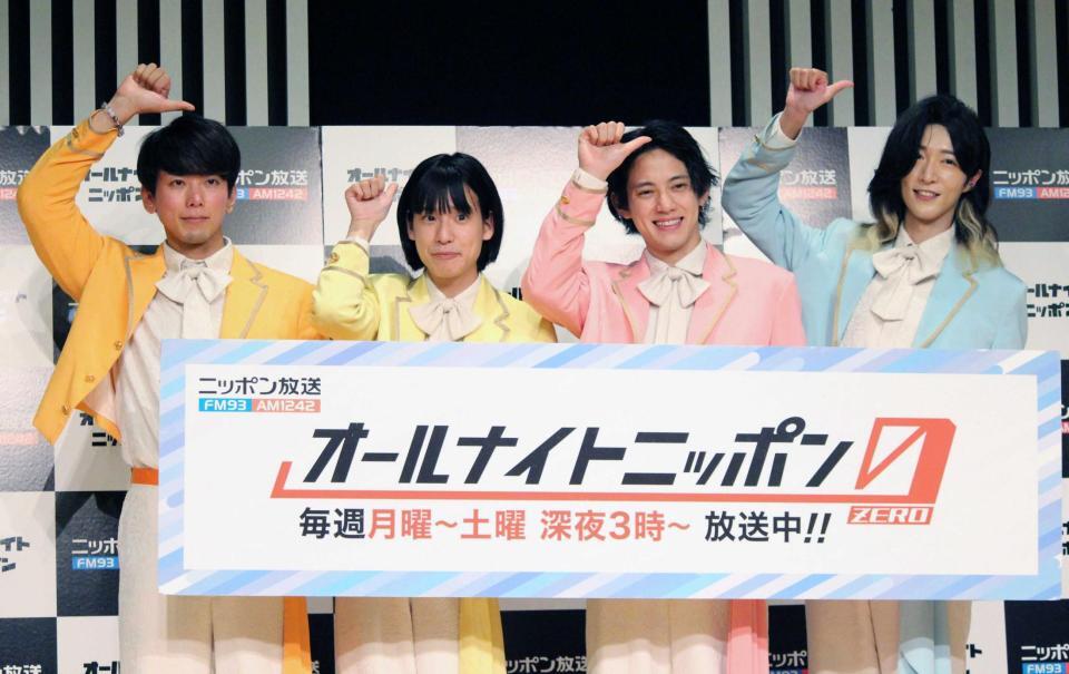 ポーズを決めるモナキの（左から）じん、おヨネ、ケンケン、サカイＪｒ．