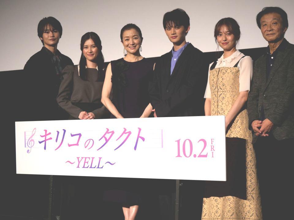 舞台あいさつに出席した（左から）西垣匠、井頭愛海、鈴木京香、藤原大祐、田辺桃子、雑賀俊朗監督