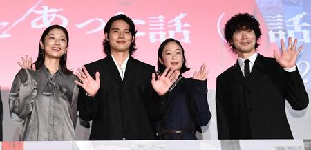 舞台あいさつを行った（左から）小池栄子、水上恒司、黒木華、佐々木蔵之介（撮影・園田高夫）