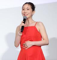 笑顔であいさつする田中みな実＝ＴＯＨＯシネマズ新宿（撮影・吉澤敬太）