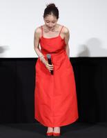 客席にお辞儀する田中みな実（撮影・吉澤敬太）