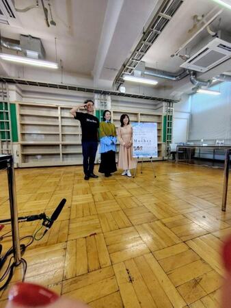 舞台「ＭＯＴＨＥＲ　マザー～特攻の母　鳥濱トメ物語～」取材会に出席した（左から）ペナルティー・ワッキー、酒井美紀、松本明子