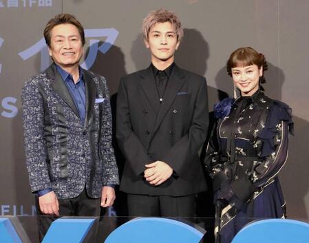 （左から）平田広明、岩田剛典、平愛梨　