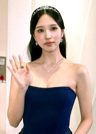 手を振るＭＩＮＡ