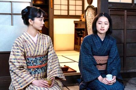「風、薫る」の一場面より見上愛（左）と上坂樹里