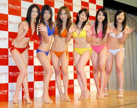 日テレジェニック２００７のメンバーに選ばれた谷桃子さん（左から４人目）