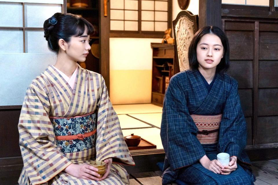 「風、薫る」の一場面より見上愛（左）と上坂樹里