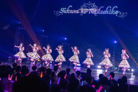 熱いパフォーマンスで盛り上げる高嶺のなでしこ＝Ｐｈｏｔｏ　ｂｙ　東美樹