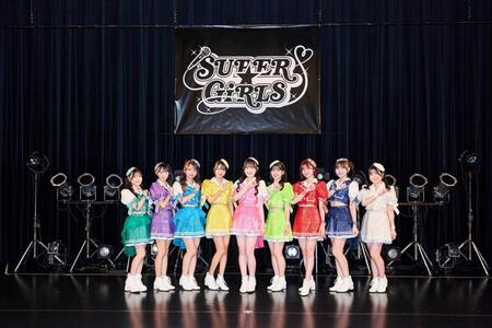 ＳＵＰＥＲ☆ＧｉＲＬＳの（左から）櫻井穂夏、柏綾菜、門林有羽、新森二愛、浜田萌帆、二宮伶寧、竹内ななみ、鎌田彩樺、河村果歩＝東京・Ｓｐｏｔｉｆｙ　Ｏ-ＷＥＳＴ