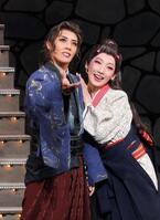 「稲妻開化譚」風間柚乃（右）、白河りり