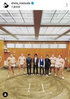 ２０２０年、九重部屋の初稽古を訪れた松田翔太。インスタグラム＠ｓｈｏｔａ＿ｍａｔｓｕｄａより 