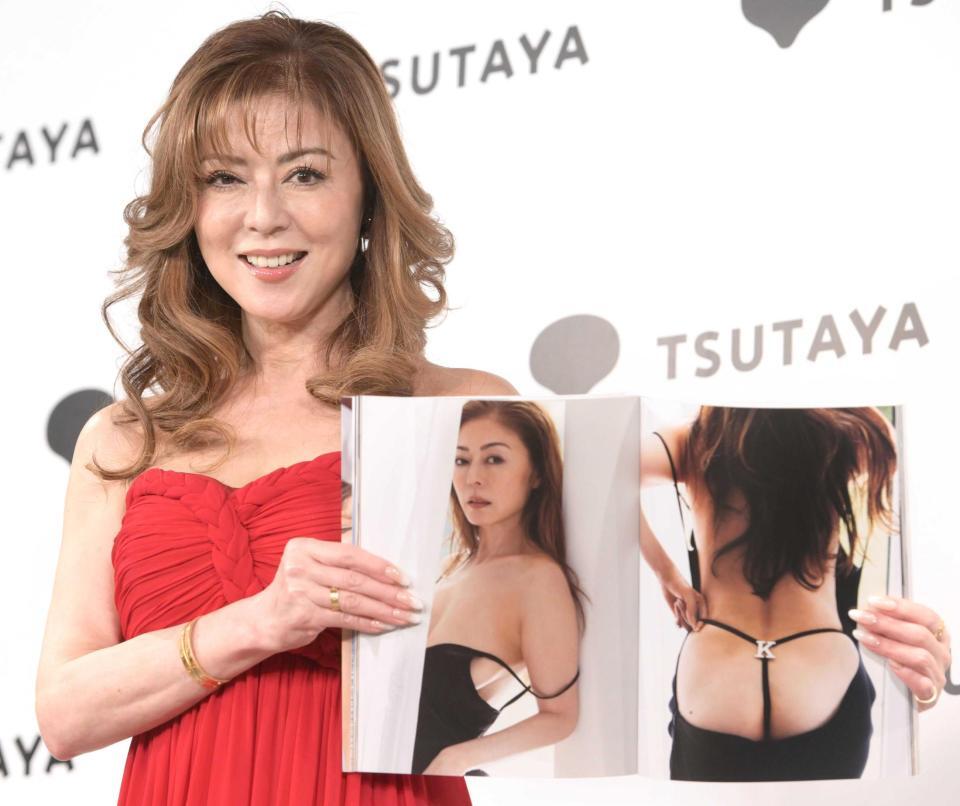 お気に入りカットを披露する武田久美子（撮影・堀内翔）