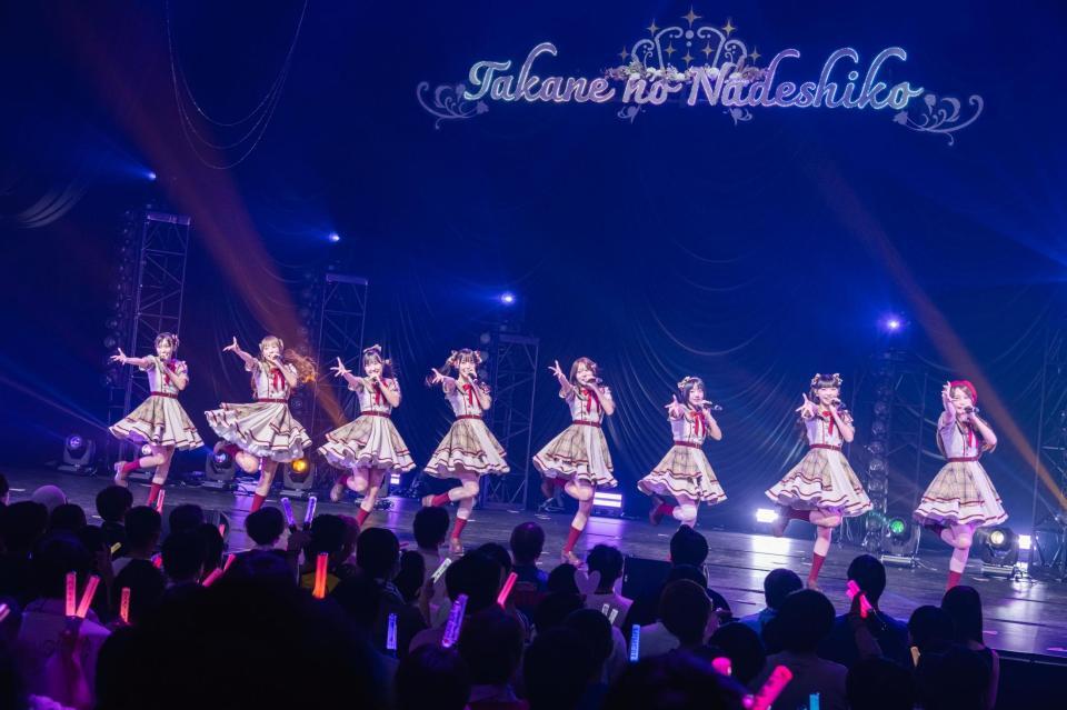 熱いパフォーマンスで盛り上げる高嶺のなでしこ＝Ｐｈｏｔｏ　ｂｙ　東美樹
