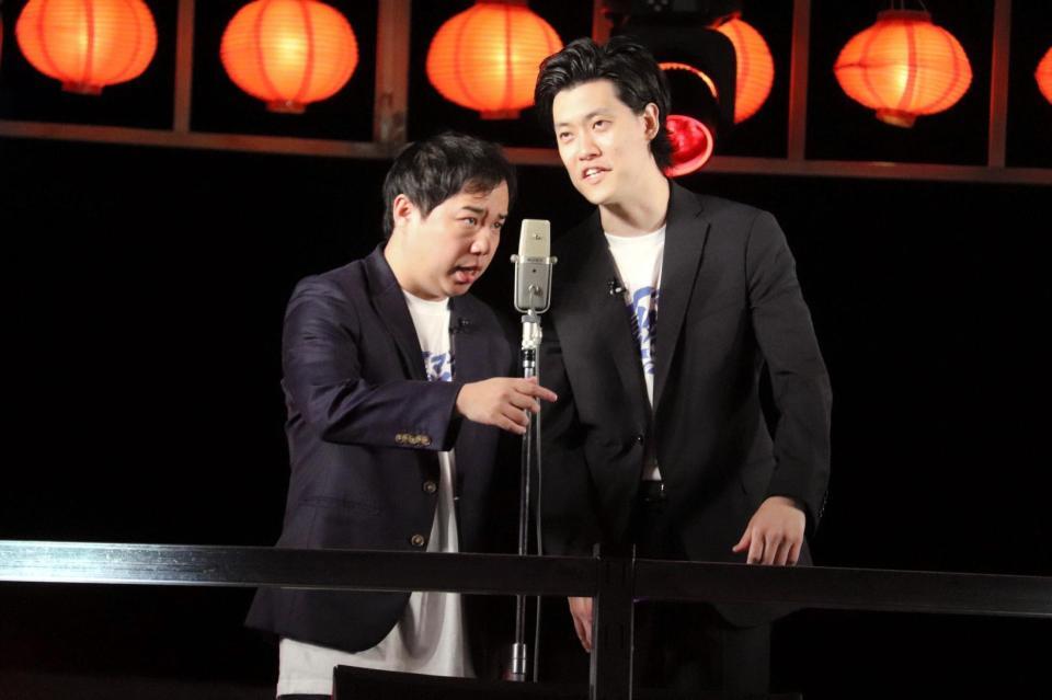 「マンゲキ夏祭り２０２６」に出演した霜降り明星＝大阪・万博記念公園お祭り広場