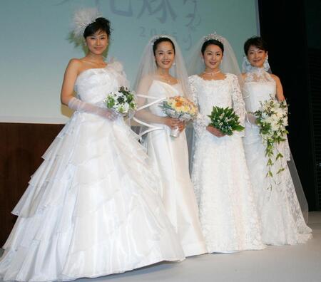 ウエディングドレス姿を披露した（左から）菊川玲、富田靖子、酒井美紀、羽田美智子＝２００５年撮影